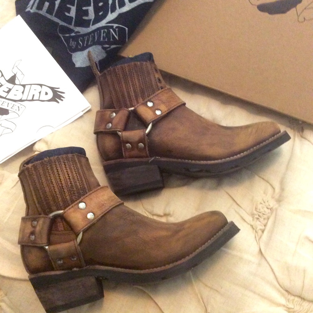 FREEBIRD BY STEVEN WHISKEY BROWN BOOTIES SIZE 7